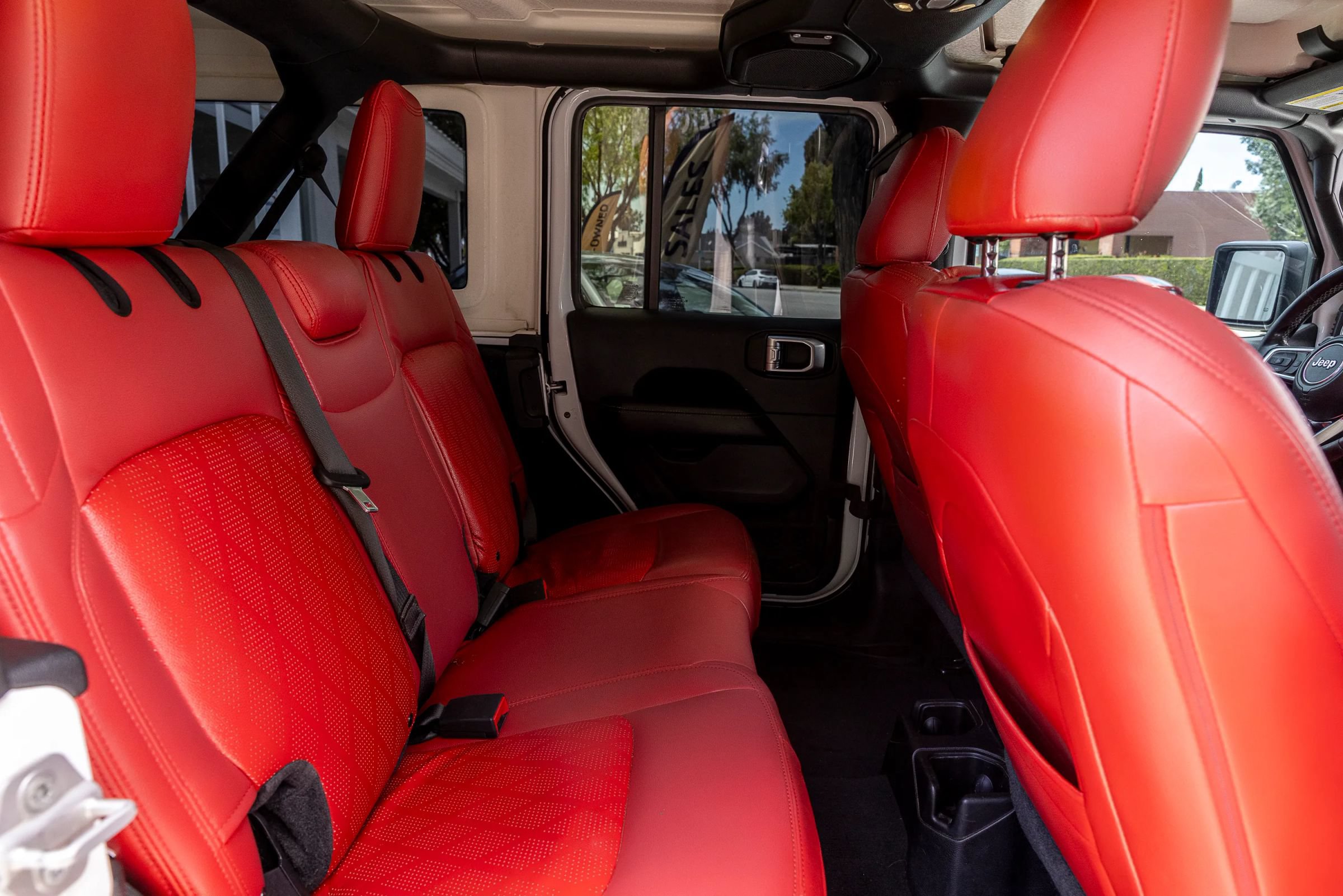 Used 2019 Jeep Wrangler Unlimited Sahara AWD/4WD image 26