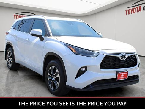 Used 2023 Toyota Highlander XLE AWD/4WD image 7