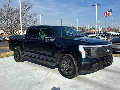 Used 2024 Ford F150 Lightning Lariat image 2