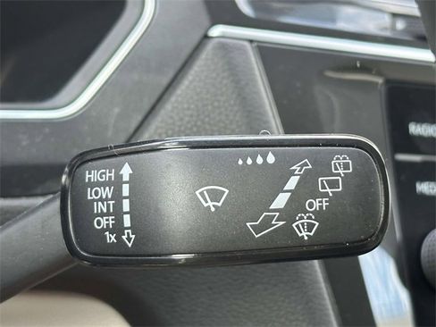 Certified 2022 Volkswagen Tiguan SE image 30