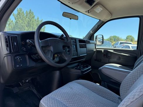 Used 2007 Chevrolet Express 1500 Passenger RWD image 14