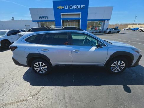 Used 2023 Subaru Outback Premium image 6