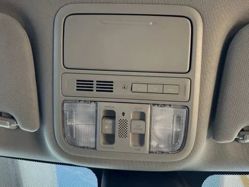 Used 2016 Honda Odyssey Touring Elite image 41