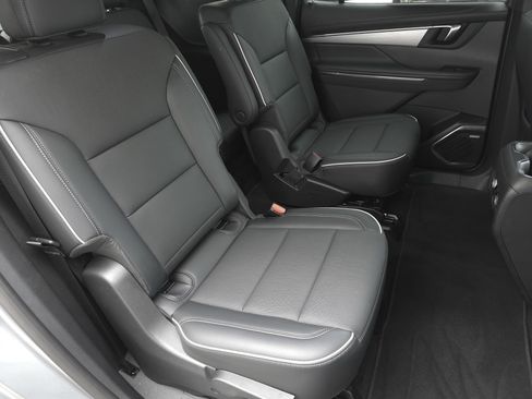 Used 2025 Buick Enclave Preferred image 40