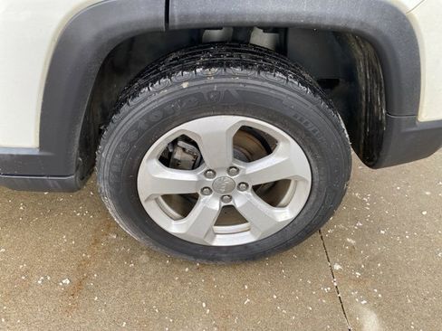 Certified 2019 Jeep Compass Latitude w/ Cold Weather Group image 13