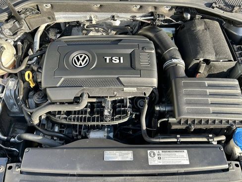Used 2015 Volkswagen Golf S image 24