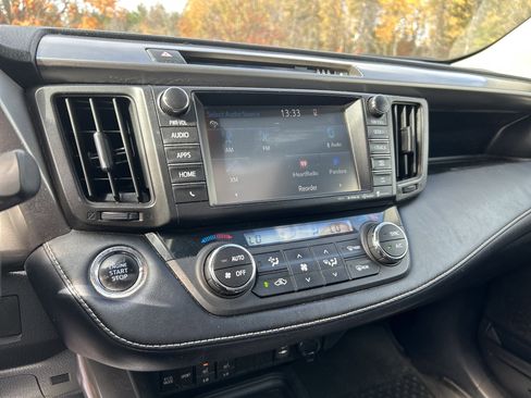 Used 2017 Toyota RAV4 Limited image 22