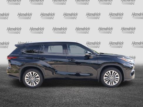 Used 2025 Toyota Highlander Platinum AWD/4WD image 10