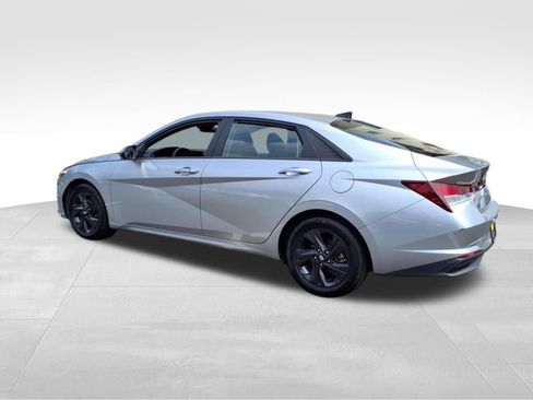 Used 2023 Hyundai Elantra SEL image 4