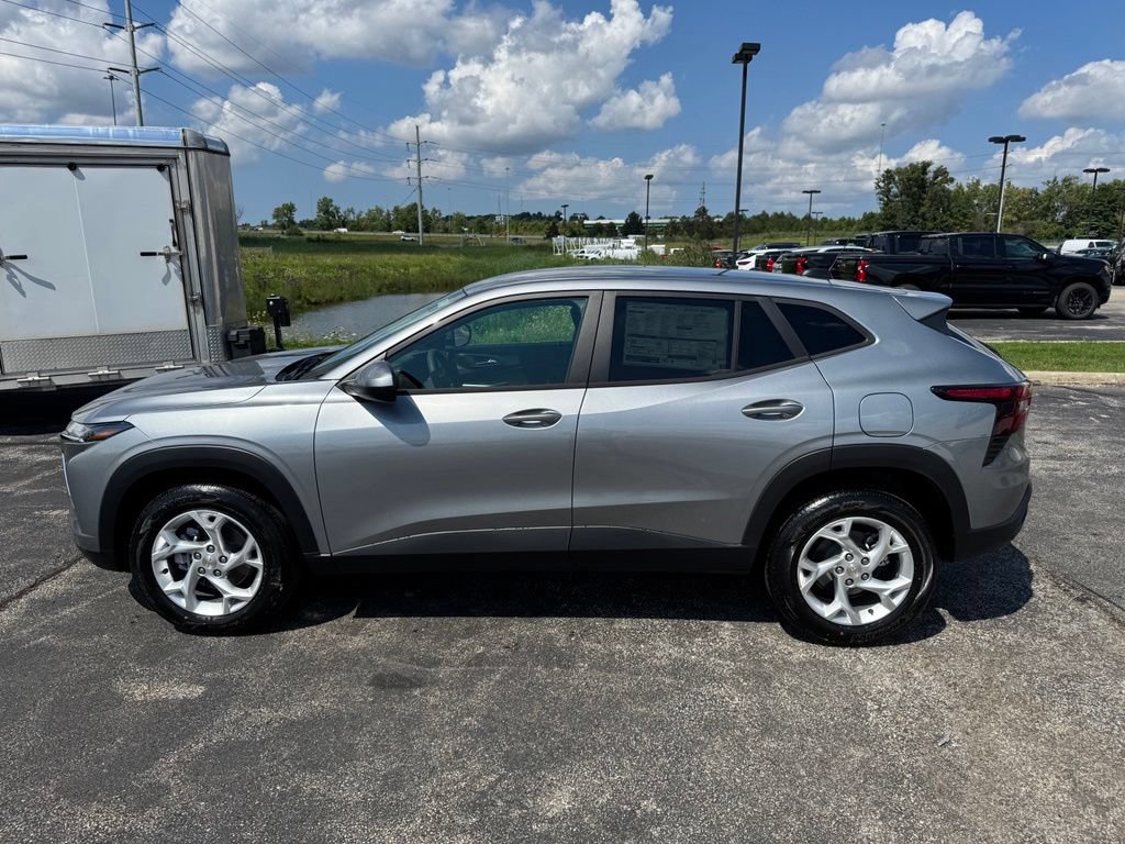 New 2026 Chevrolet Trax LS w/ LS Convenience Package FWD image 4