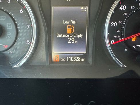 Used 2016 Toyota Camry SE image 30