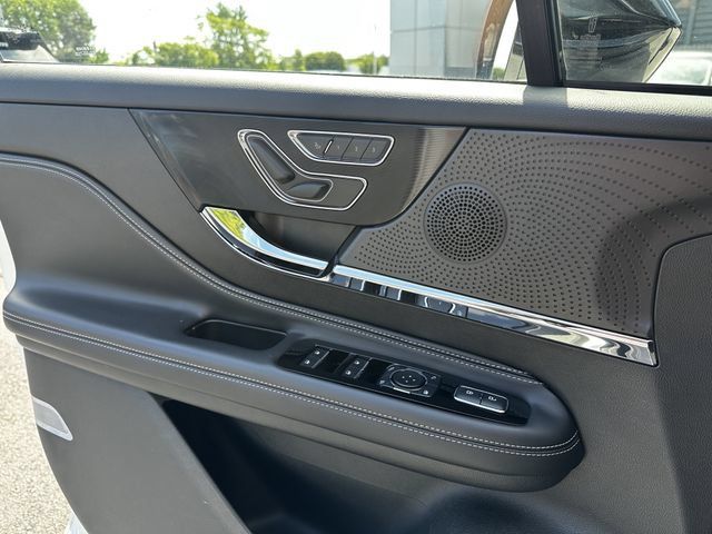 Certified 2024 Lincoln Corsair AWD image 30