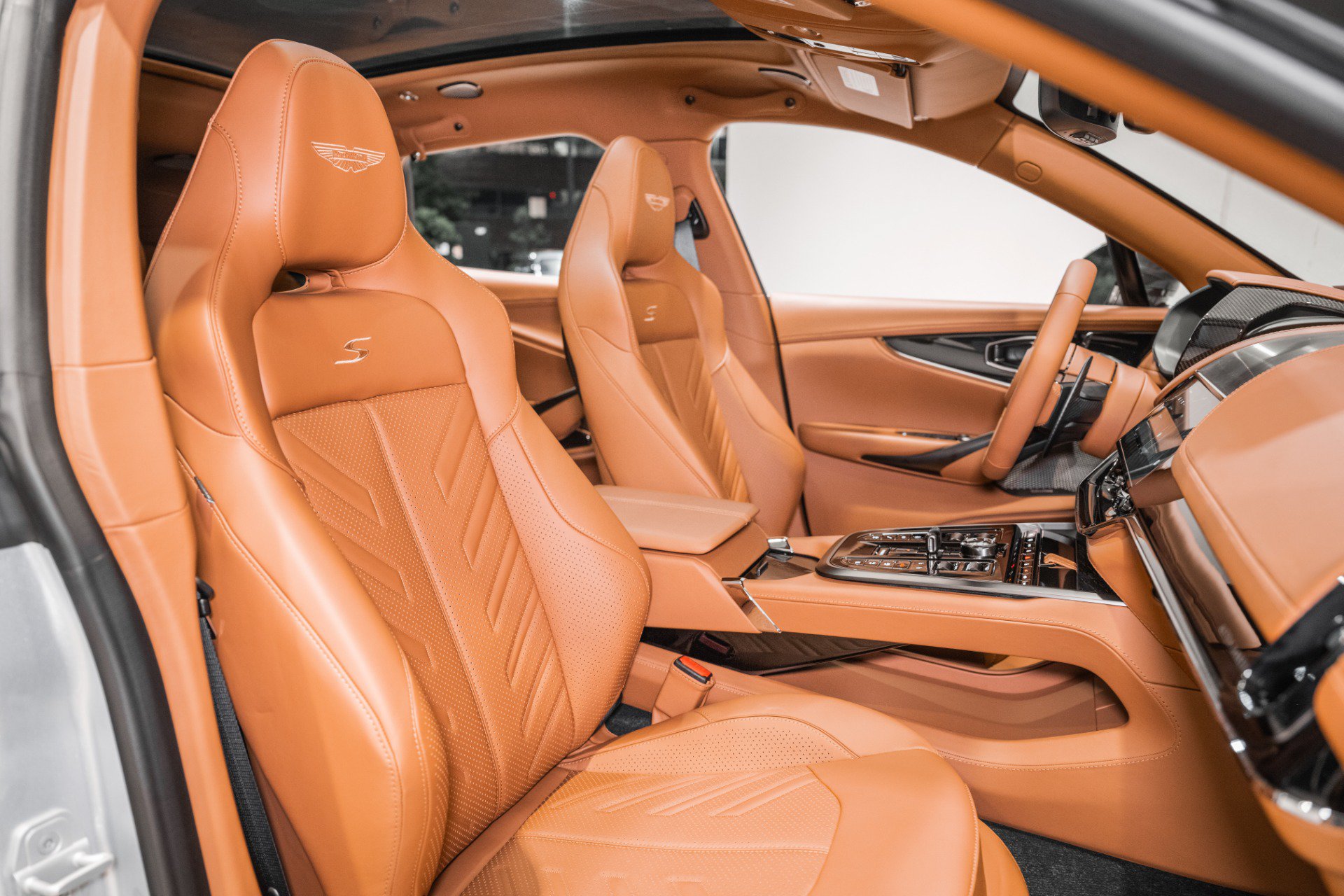 Used 2026 Aston Martin DBX S AWD/4WD image 22