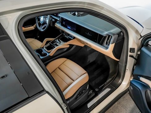 New 2026 Porsche Cayenne AWD/4WD image 30