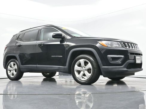 Used 2018 Jeep Compass Latitude FWD image 41