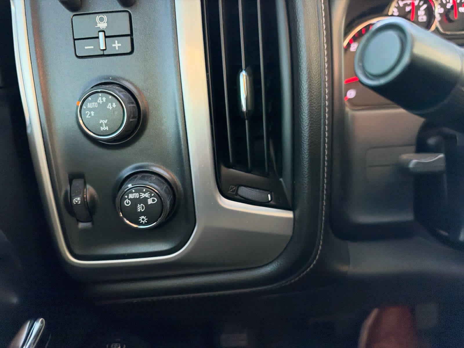 Used 2015 GMC Sierra 1500 SLT w/ SLT Crew Cab Value Package AWD/4WD image 13