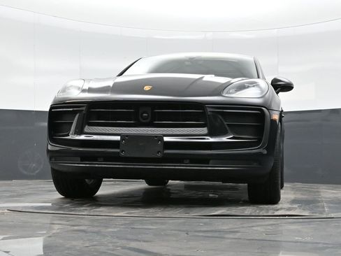 Certified 2025 Porsche Macan image 41