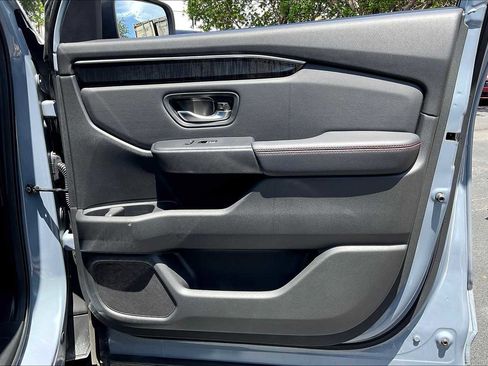 Used 2025 Honda Pilot Black Edition image 42