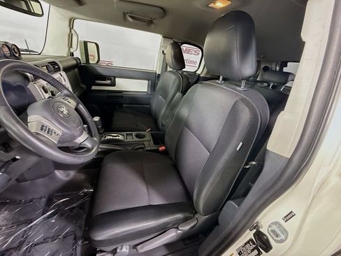 Used 2013 Toyota FJ Cruiser 4WD w/ Upgrade Pkg image 23