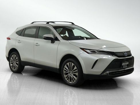 Used 2023 Toyota Venza XLE image 7