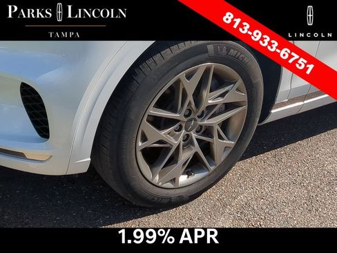 Used 2025 Genesis GV70 2.5T AWD/4WD image 12