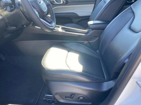 Certified 2025 Jeep Compass Limited image 23