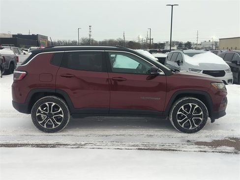 Used 2022 Jeep Compass Limited image 2