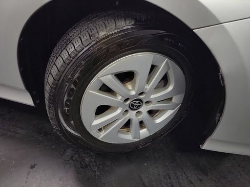 Used 2017 Toyota Prius Two FWD image 10