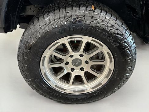 Used 2017 Toyota Tacoma TRD Off-Road w/ Premium & Technology Package image 28