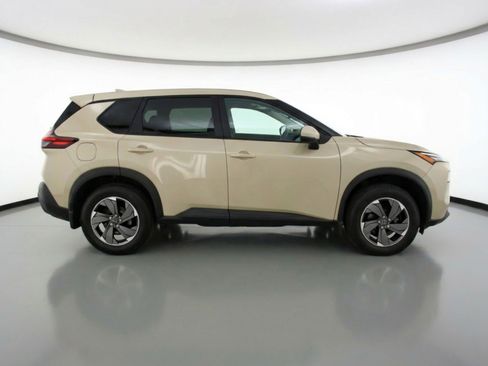Used 2025 Nissan Rogue SV image 11