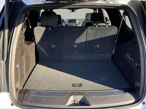 Used 2021 Chevrolet Suburban Premier image 5