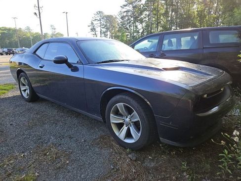 Used 2019 Dodge Challenger SXT RWD image 3