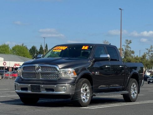 Used 2016 RAM 1500 Laramie w/ Convenience Group AWD/4WD image 4
