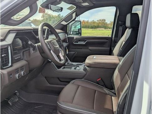 New 2026 GMC Sierra 2500 Denali w/ Denali Reserve Package image 15