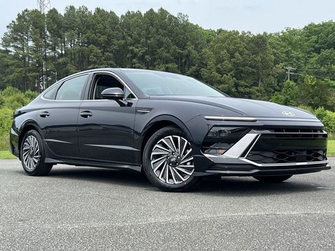 New 2025 Hyundai Sonata SEL image 2