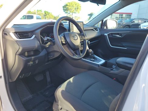Used 2022 Toyota RAV4 XLE image 12
