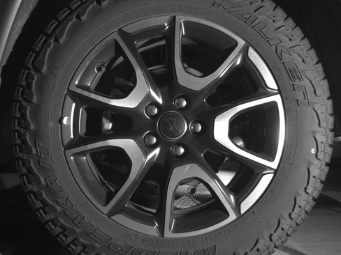 Used 2025 Jeep Compass Trailhawk AWD/4WD image 14