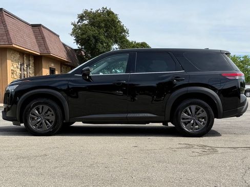 Used 2022 Nissan Pathfinder S AWD/4WD image 2