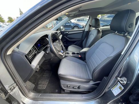 Used 2025 Volkswagen Jetta SE image 25