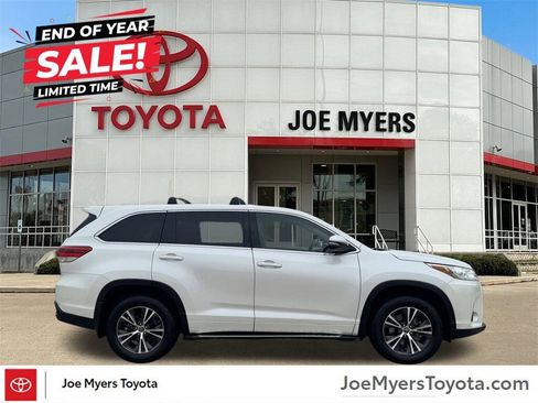 Used 2017 Toyota Highlander LE image 4