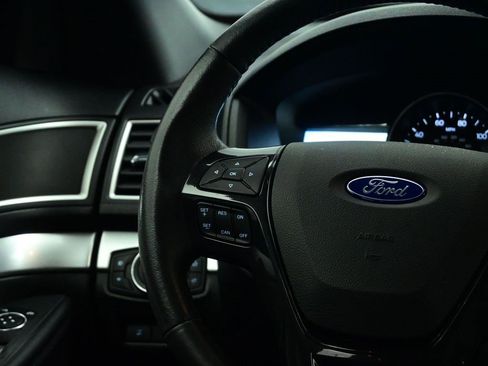 Used 2017 Ford Explorer XLT w/ Equipment Group 202A image 10