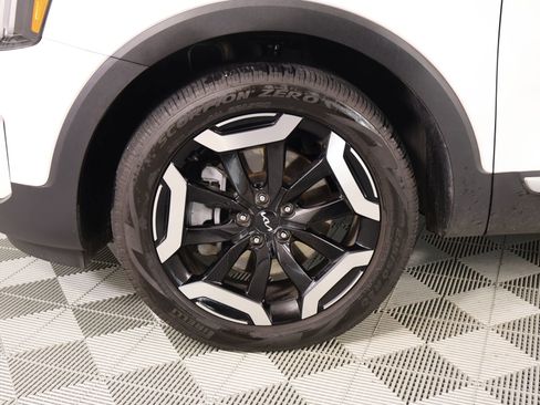 Used 2024 Kia Telluride EX w/ EX Captain's Chair Package FWD image 20