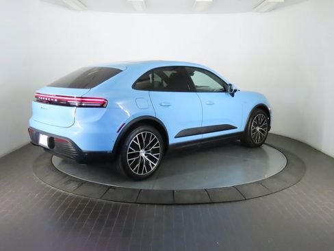 Used 2025 Porsche Macan 4 Electric w/ Premium Package AWD/4WD image 7