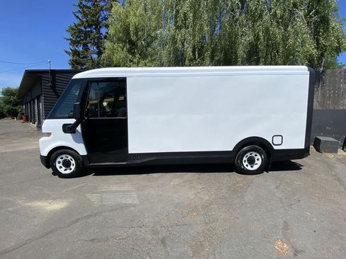 Used 2024 Chevrolet Brightdrop 600 w/ Commercial Equipment Package AWD/4WD image 3