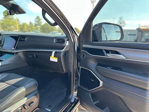 New 2025 Jeep Wagoneer Series III w/ Premium Group I image 9