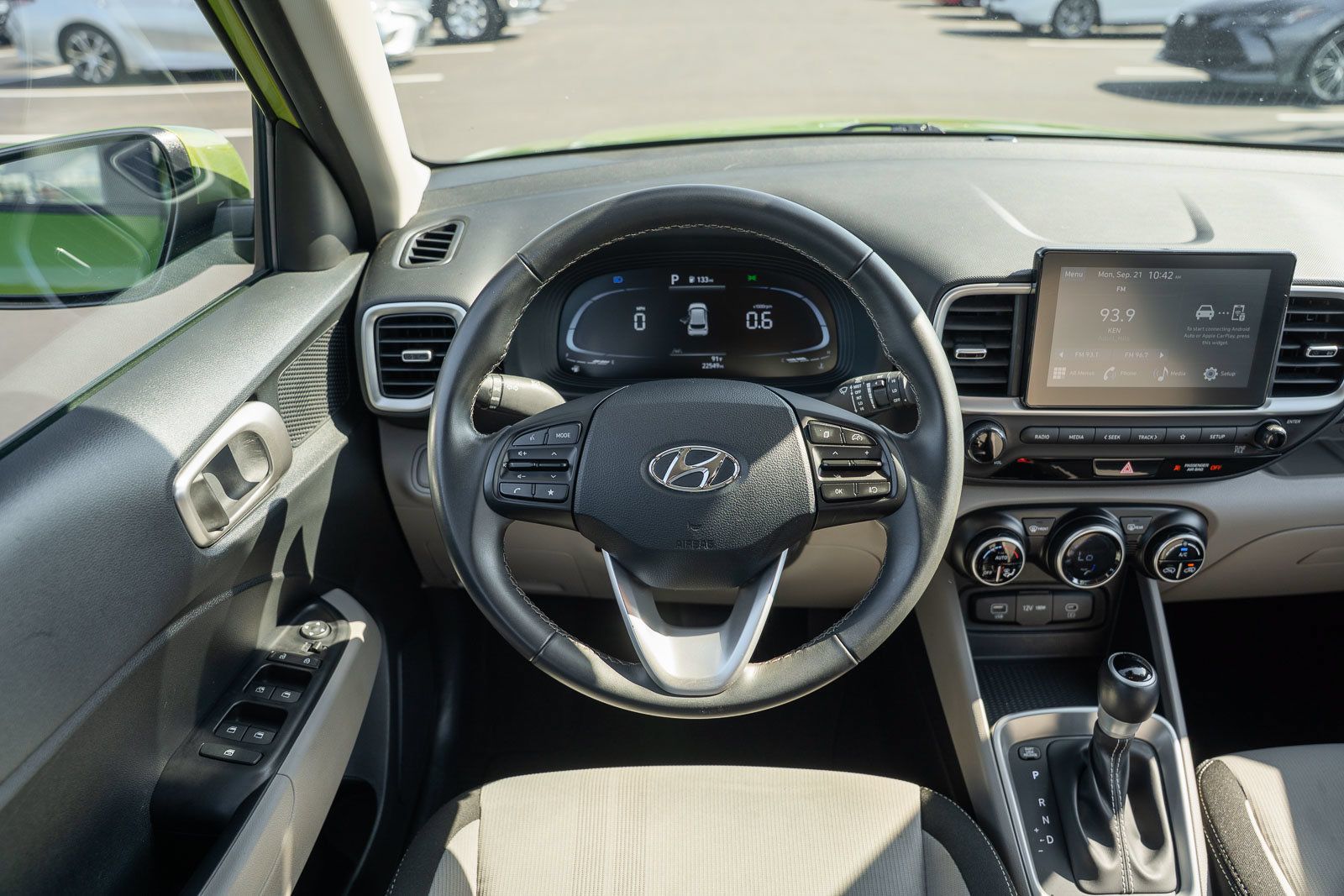 Used 2024 Hyundai Venue SEL FWD image 27