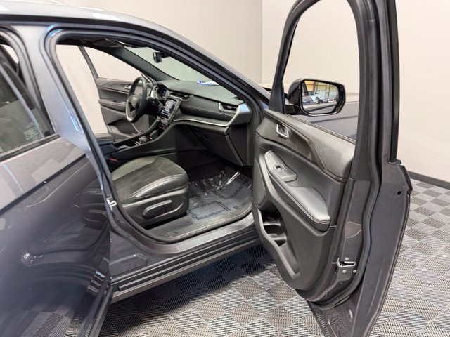 Used 2023 Jeep Grand Cherokee L Laredo AWD/4WD image 24