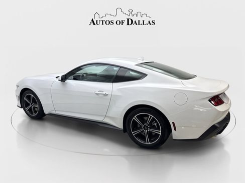 Used 2025 Ford Mustang Coupe RWD image 9