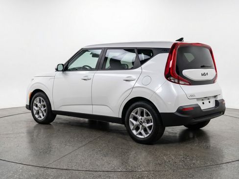 Used 2025 Kia Soul LX image 6