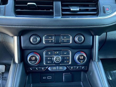 Used 2022 Chevrolet Tahoe Premier AWD/4WD image 17